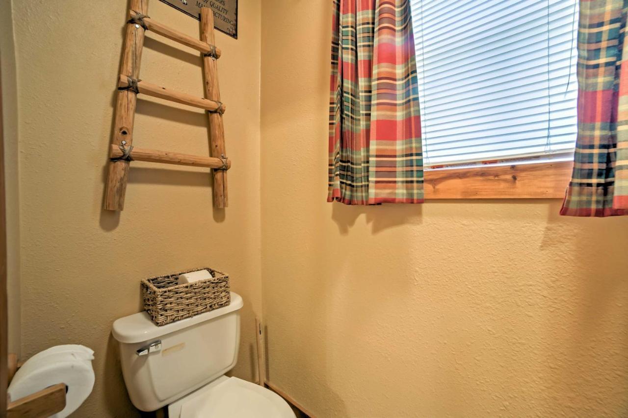 Branson Cabin With Deck Near Table Rock Lake! ภายนอก รูปภาพ